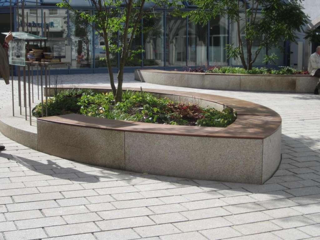 Platzgestaltung Dr. Wirth Platz im Hof mit Flossenbürger Granit